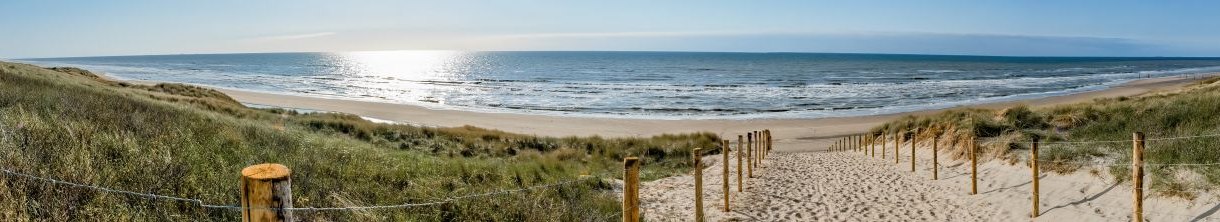 Der Hauptstrand „Noorderstrand“ − Sonne, Sport und Schlemmen