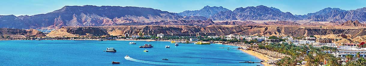 Blick auf Strand und Meer in Ägypten. 