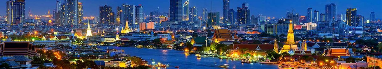 Die Lichter Bangkoks leuchten in der Nacht. 