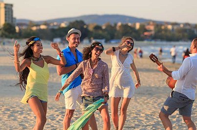 Der Sonnenstrand ist ein beliebtes Party-Ziel.