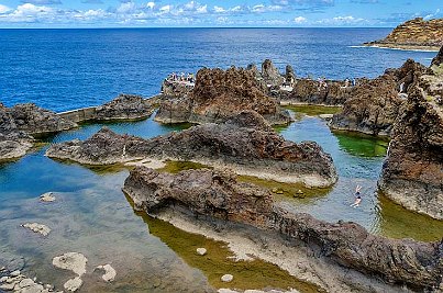 Baden in Porto Moniz auf Madeira.