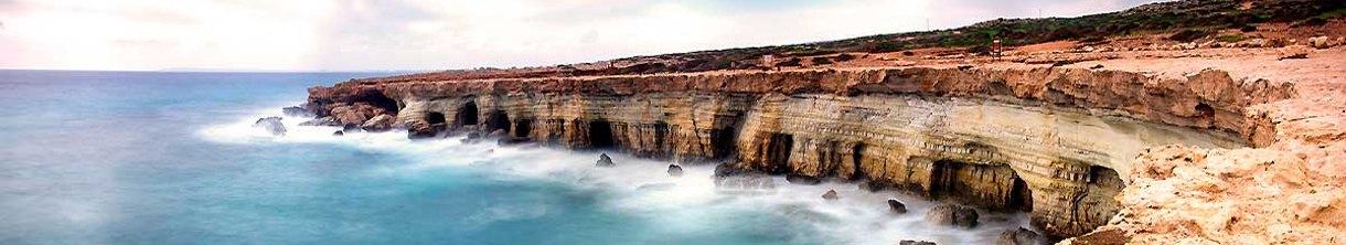 Steilküste ins Meer.