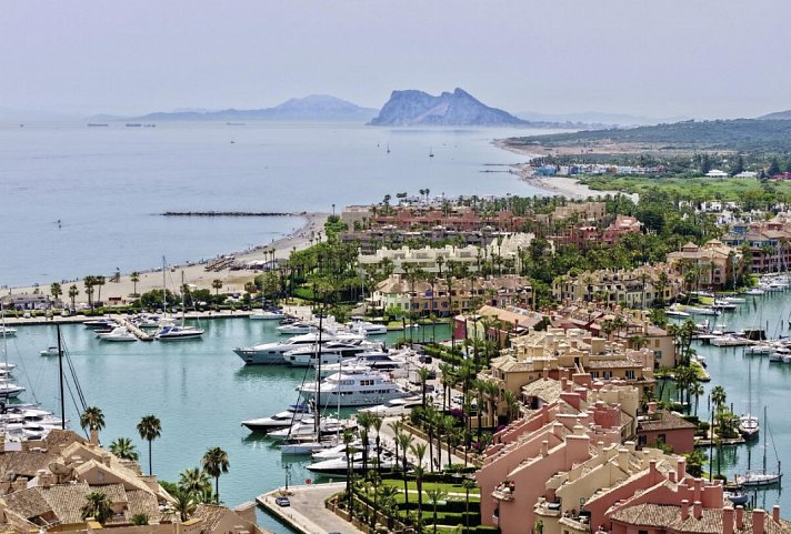 SO/ Sotogrande Spa & Golf Resort Hotel - Sotogrande mit Blick auf Gibraltar