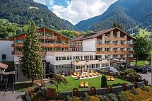 first mountain Hotel Montafon - Hotelansicht