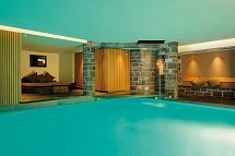 first mountain Hotel Montafon - Innenpool