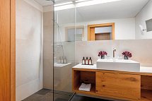 first mountain Hotel Montafon - Beispiel Doppelzimmer Comfort - Bad