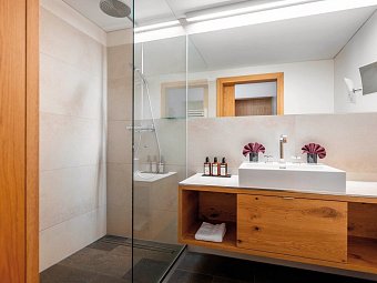 first mountain Hotel Montafon - Beispiel Doppelzimmer Comfort - Bad