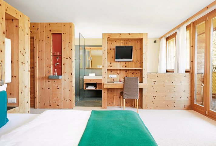 AROSEA Life Balance Hotel - Wohnbeispiel Doppelzimmer Zirmbaum Ostbalkon (Zimmercodierung DB1)