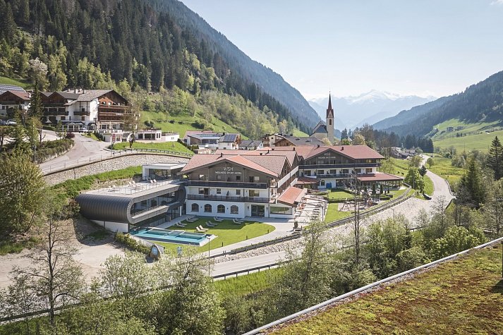 Wellness Sporthotel Ratschings - Luftaufnahme vom Hotel mit Panorama