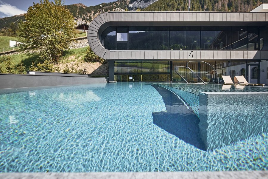 Wellness Sporthotel Ratschings - Außenpol mit Blick auf Fitnessraum