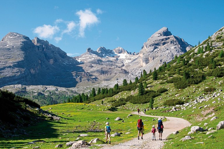 Hotel Brenta Dolomites - Familienwanderung in den Dolimiten