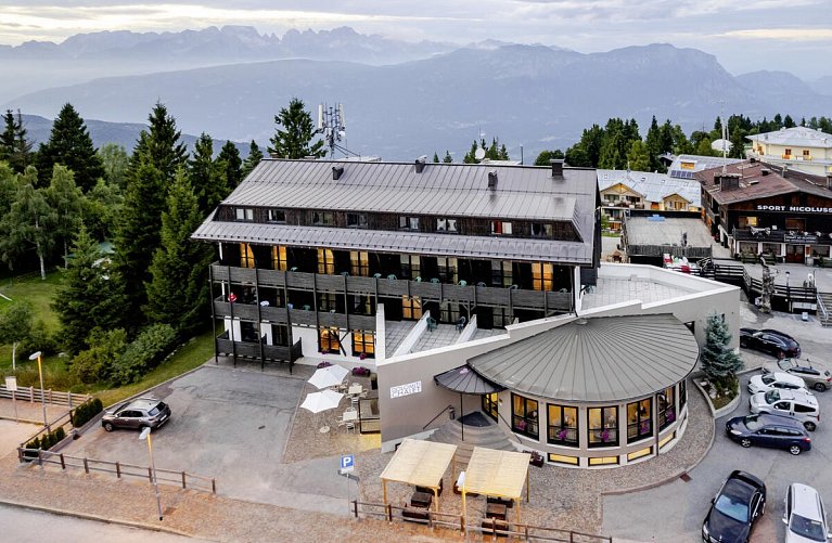 Dolomiti Chalet Family Hotel