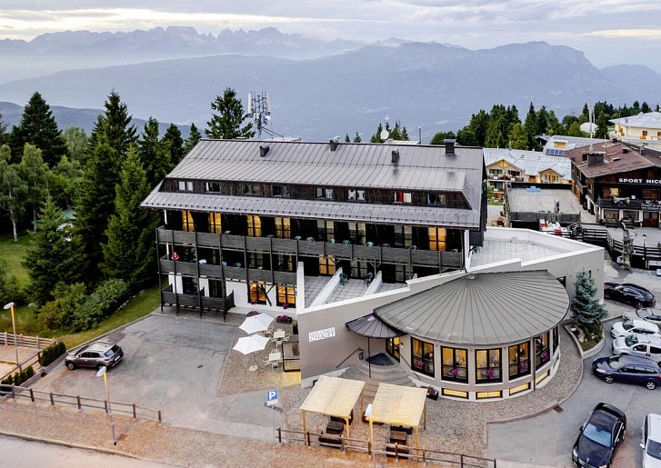 Dolomiti Chalet Family Hotel