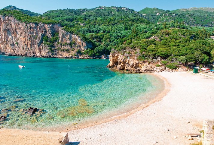 Korfu Standortrundreise - Strand von Palaiokastritsa