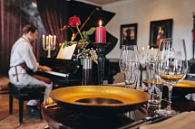 Hotel Liebesglück Winterberg - Musikalische Begleitung im Restaurant Astenblick