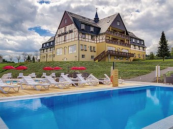 Panorama Berghotel Wettiner Höhe - Panorama Berghotel Wettiner Höhe - Außenpool