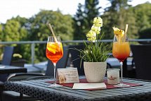 AKZENT Aktiv & Vital Hotel Thüringen - Cocktail auf der Terrasse