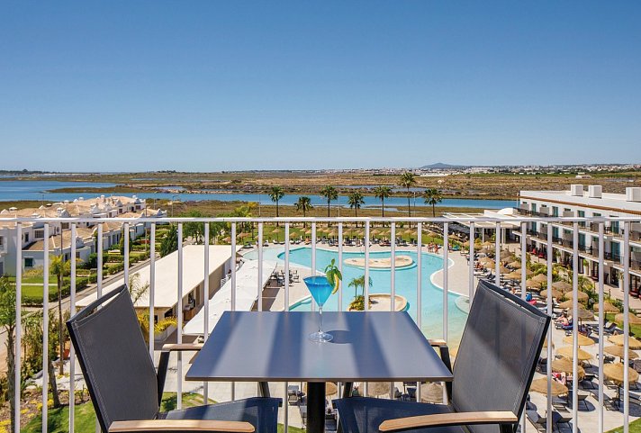 Hotel AP Cabanas Beach & Nature - Beispiel Balkon Poolblick (Zimmercodierungen DBP & D2P)