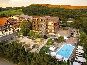 Natur-, Sport- & Wellnesshotel Freund - Außenansicht