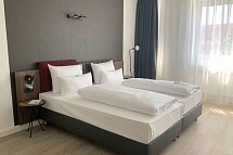 Hotel am Schlosstheater - Beispiel Doppelzimmer Komfort (Zimmercodierungen DB9 & DB8)