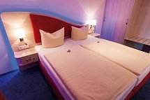 Hotel Hochsauerland 2010 - Wohnbeispiel Doppelzimmer Standard mit Bergblick (Zimmercodierung DB8)