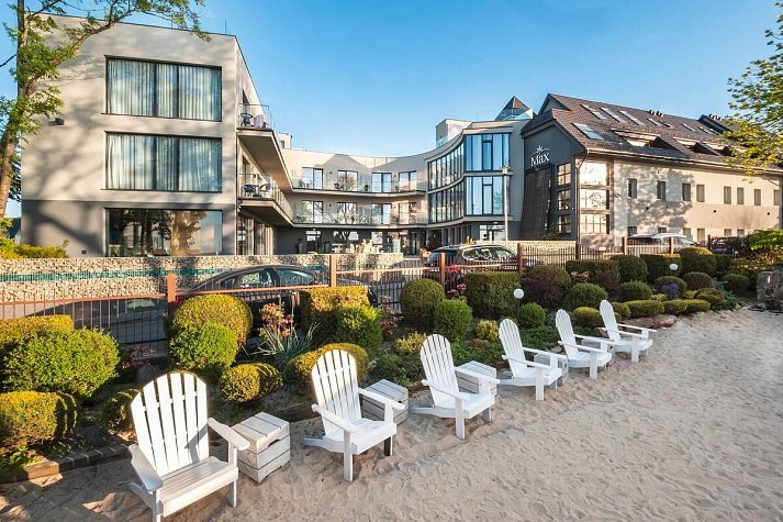 MAX Health Resort SPA - Außenansicht mit Strand