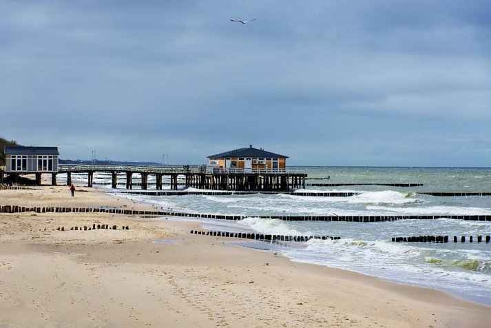 MAX Health Resort SPA - Strand mit Seebrücke von Ustronie Morskie