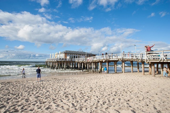 MAX Health Resort SPA - Strand mit Seebrücke von Ustronie Morskie