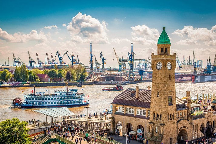 Kreuzfahrt Nordkap inkl. Bahn - Hamburg Hafen und Landungsbrücken
