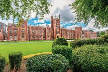 Kreuzfahrt Britische Inseln inkl. Bahn - Queens University, Belfast