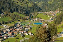 Hotel Alpenkönigin - Ortsansicht See - Paznauntal