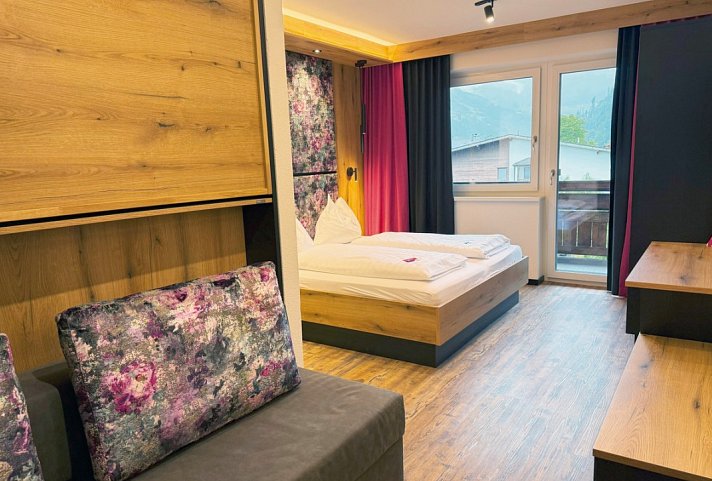 first mountain Hotel Zillertal - Beispiel Doppelzimmer Comfort mit Südbalkon