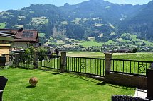 Hotel Alpina Hippach - Garten mit Panoramablick