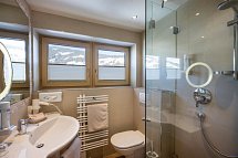 Standort-Wanderreise „Kitzbüheler Alpenpanorama“ - Wohnbeispiel Badezimmer Einzelzimmer (Zimmercodierung EB9)
