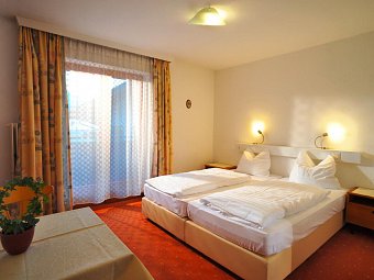 Hotel Pension Unterbräu - Wohnbeispiel Doppelzimmer (Zimmercodierung DB9)
