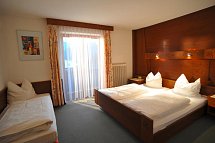 Hotel Pension Unterbräu - Wohnbeispiel Doppelzimmer mit Balkon (Zimmercodierung DB8)