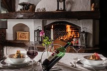 Hotel Höhlenstein - Gedeckter Tisch im Restaurant