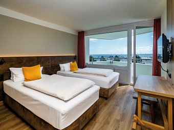 Ostseehotel Midgard - Beispiel Doppelzimmer Twinbett Seeseite (Zimmercodierung DB9)