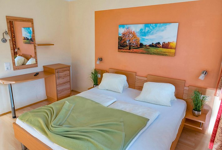 Hotel zur Post - Beispiel Doppelzimmer Standard (Zimmercodierung DB9)