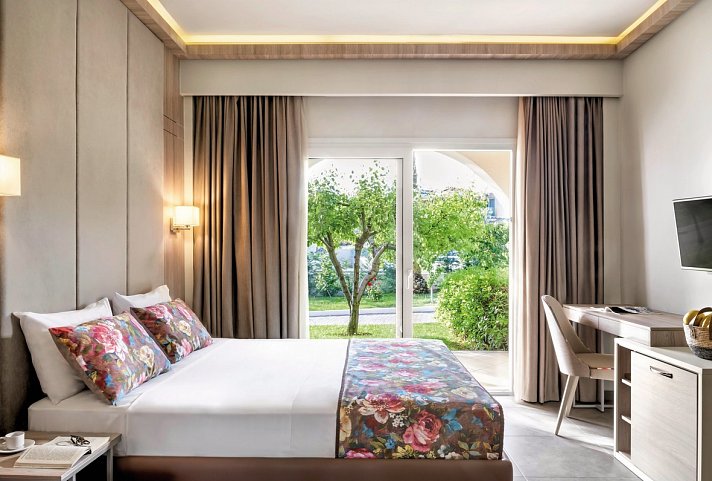 Alexandra Beach Spa Resort - Wohnbeispiel Doppelzimmer Deluxe Gartenblick (Zimmercodierung DDG)