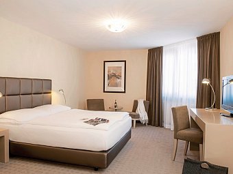 THERME ERDING & Victor's Residenz-Hotel München - Wohnbeispiel Doppelzimmer Standard (Zimmercodierung DG1)