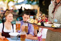 THERME ERDING & Victor's Residenz-Hotel München - Biergarten
