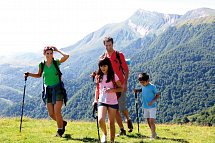 Donna Hotel Klosterhof - Familie bei einer Wanderung