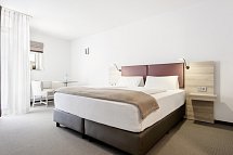 Donna Hotel Klosterhof - Wohnbeispiel Doppelzimmer Blick zum Hohen Bogen (Zimmercodierungen DB2, DB8 & DC9)