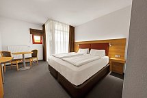 Donna Hotel Klosterhof - Wohnbeispiel Doppelzimmer Blick zum Hohen Bogen (Zimmercodierungen DB2 & DB8)