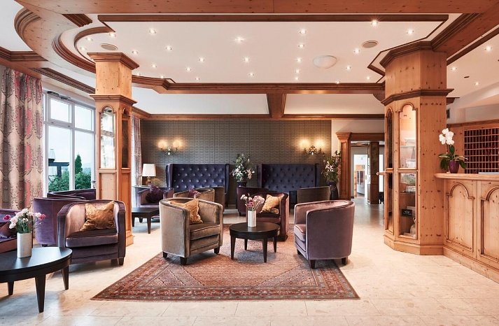 Donna Burghotel am Hohen Bogen - Lobby mit Rezeption