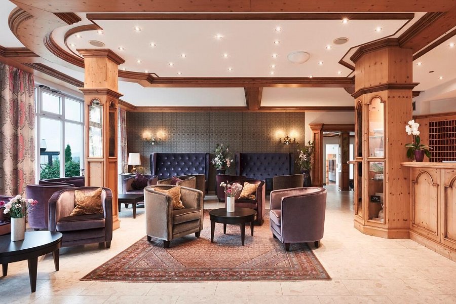 Donna Burghotel am Hohen Bogen - Lobby mit Rezeption