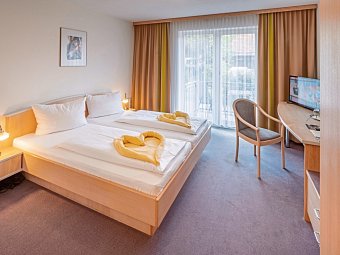 Sonnenhotel Bayerischer Hof - Wohnbeispiel Economy Doppelzimmer (Zimmercodierungen DE1, DZE & DE3)