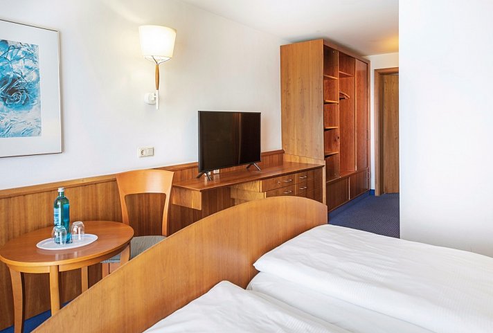 Landhotel Das Karoli Waldkirchen - Wohnbeispiel Doppelzimmer Komfort (Zimmercodierung DF1)