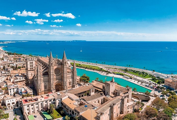 Baden auf Mallorca + Kreuzfahrt Mittelmeer - Kathedrale von Palma